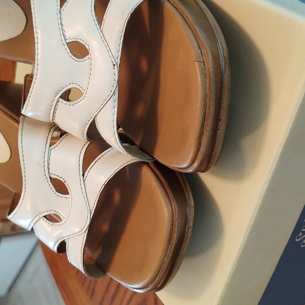 St. John's Bay Wedge Leather Sandals White 6 1/2M - Picture 7 of 14